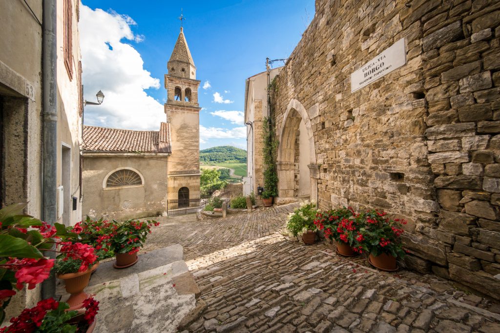 Motovun David Matković Crkva sv. Ivana Krstitelja i sv. Marije od Vrata te Gotička vrata