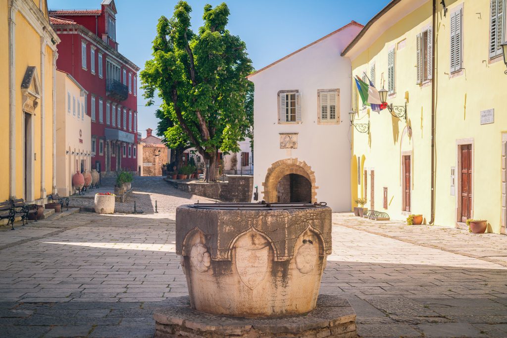 Motovun Trg Andrea Antico bunar iz. 15. st