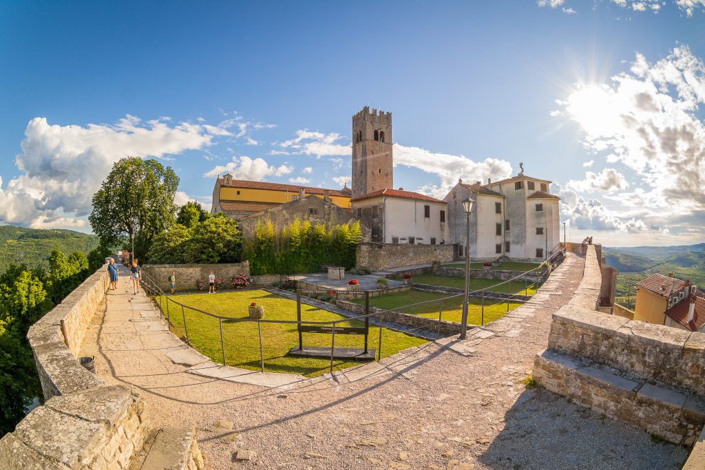 Motovun David Matković Vrt motovunskih zidina