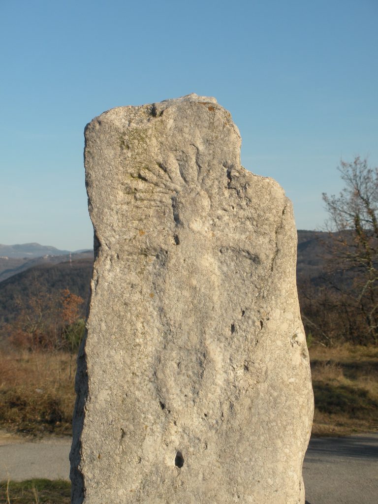 Krkavški menhir, autor fotografije: Mitja Fajdiga