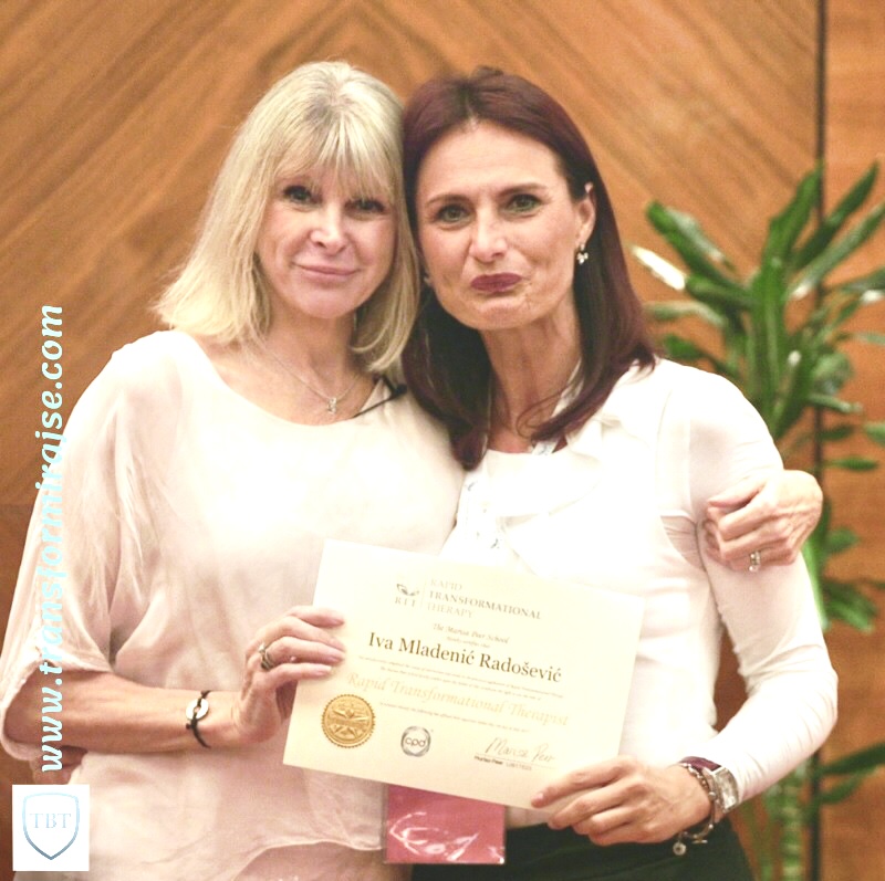 Iva Mladenić, certificirana hipnoterapeutkinja s Marisom Peer, pokretačicom i utemeljiteljicom hipnoterapije "Rapid Transformational Therapy®" (RTT®) 